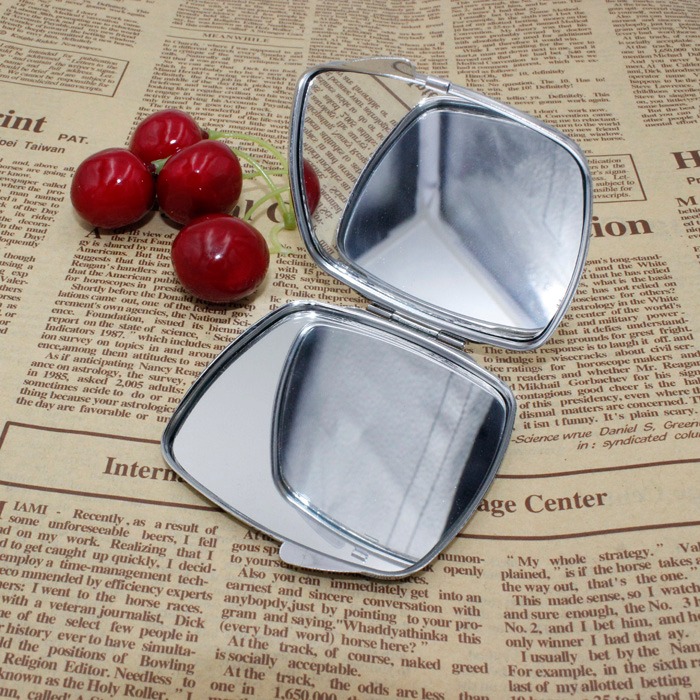 Square compact mirror