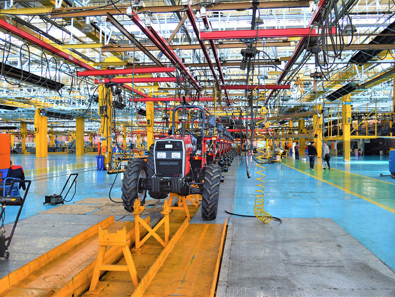 连大科技扩大生产规模，大型机械50余台，技术工人60人，与汽车生产企业成为配套加工企业。
