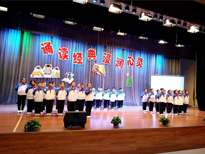 LED tri-color conference light, LED computer dyed light, moving head effect light project in Children's Palace Auditorium