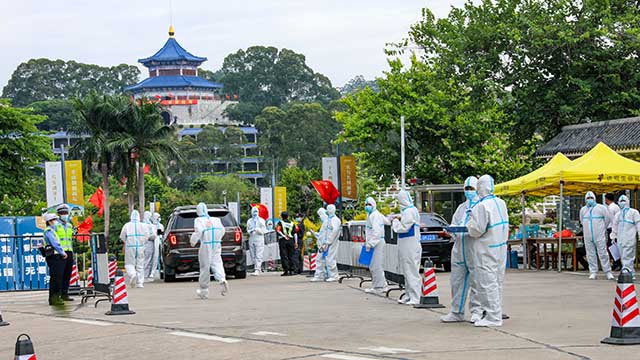 园区大门进入防控疫情检查点