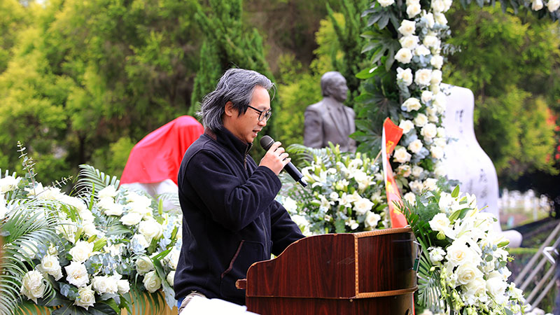 6潘奋先生介绍潘鹤生平和潘鹤纪念碑的设计过程