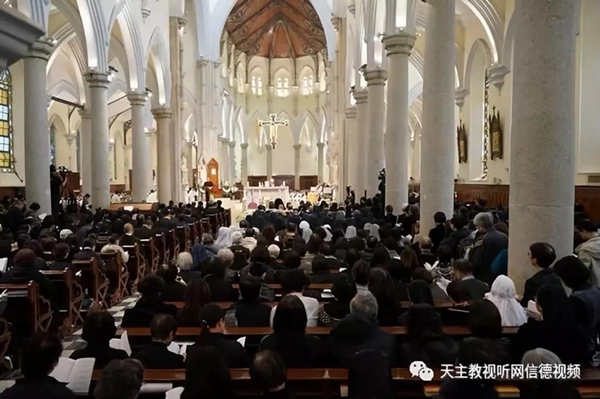 1为杨鸣章主教举行了殡葬礼