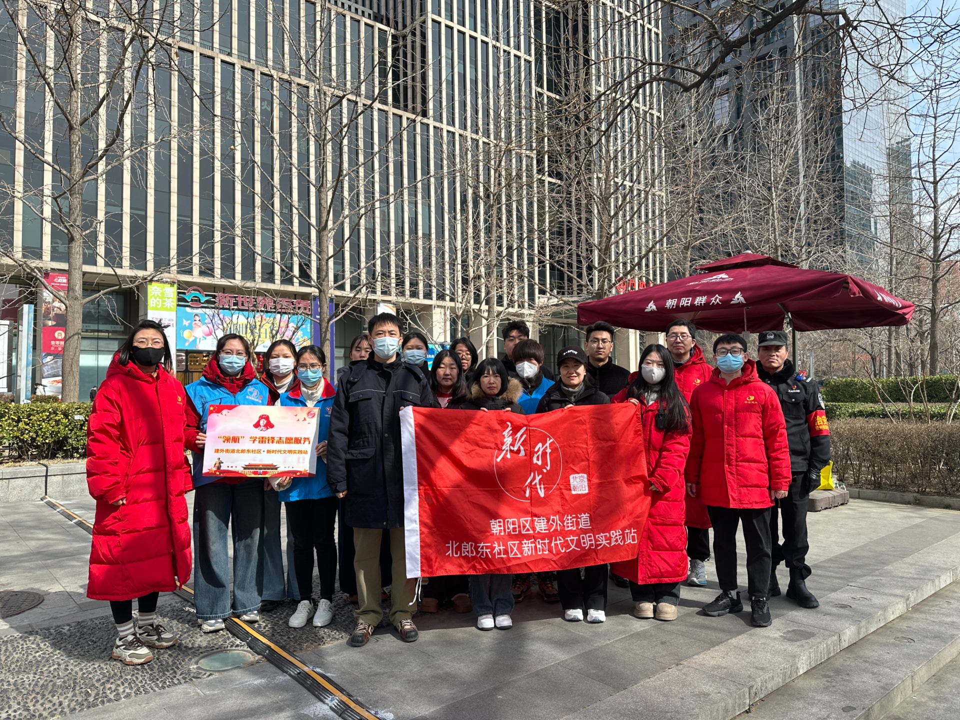 学雷锋，筑和谐，共绘社区新画卷