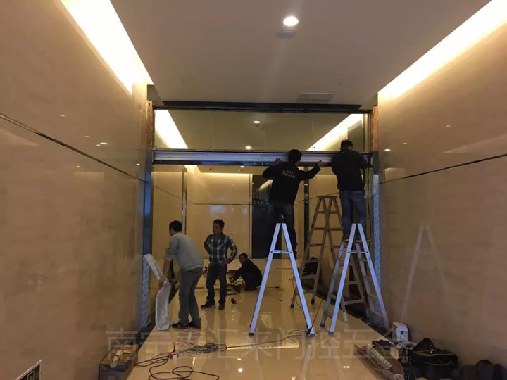 南宁玻璃门安装