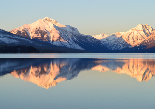 Haba Snow Mountain Nature Reserve is located in the southeast of Shangri-La County, 130 kilometers away from the county seat, with a total area of 21908 hectares. It is a provincial-level reserve. The landforms are distributed in a step-like manner, followed by subtropical, temperate, cold temperate, and cold zone. The temperature difference from the foot of the mountain to the top of the mountain reaches 22. 8℃。The reserve is a cold-temperate coniferous forest type nature reserve established to protect the vertical natural landscape of alpine forests and the wild animals and plants that inhabit them.