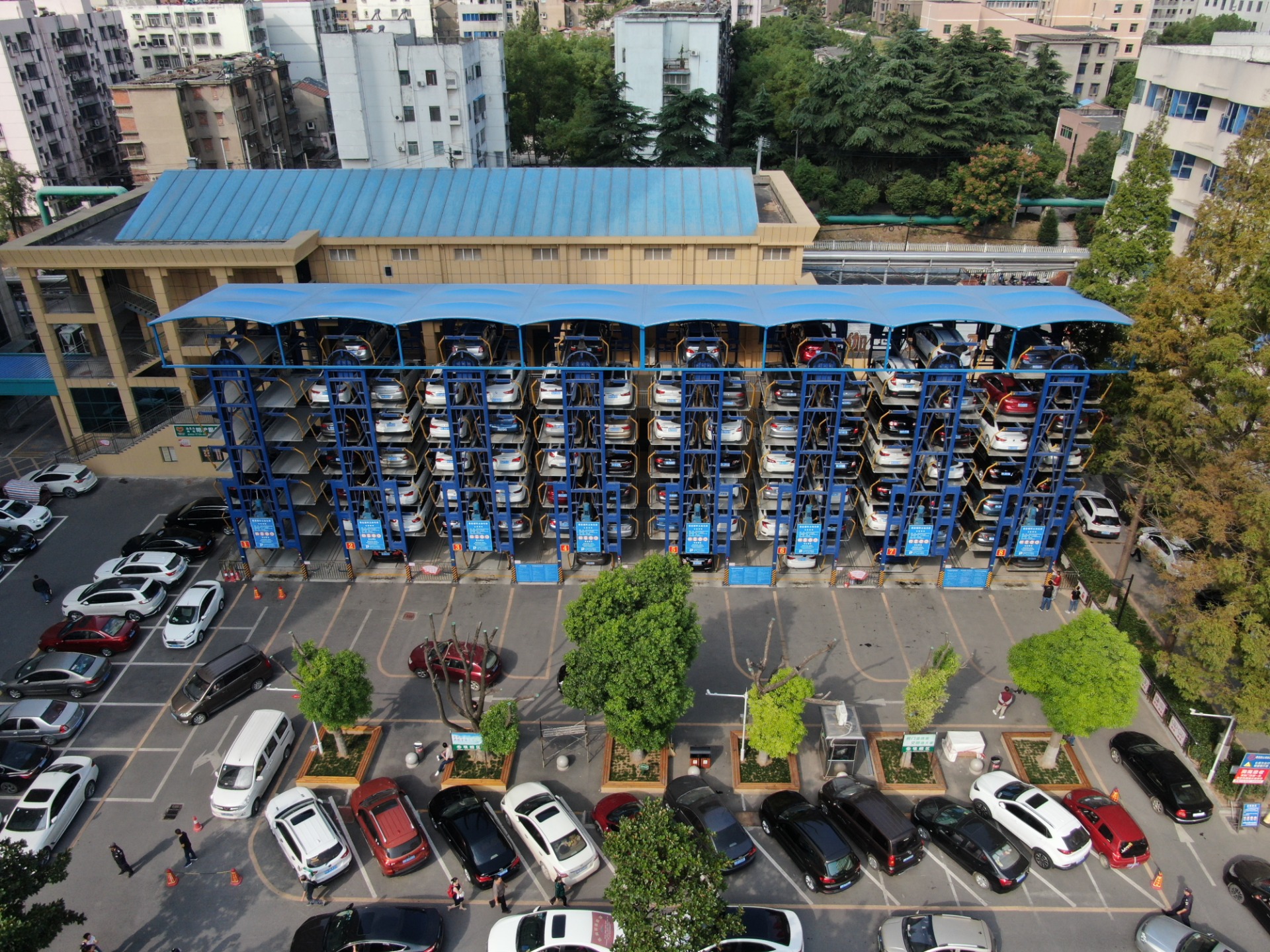 Jingmen Second People's Hospital vertical circulation type three-dimensional parking equipment