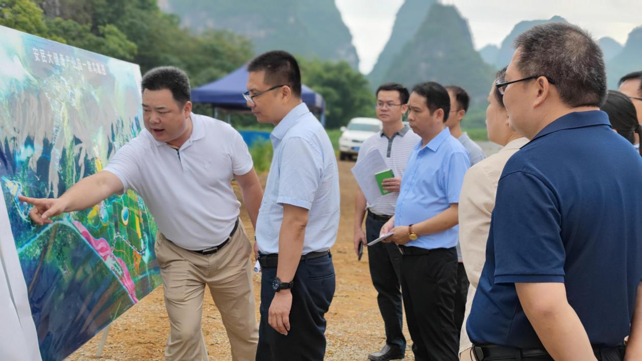 覃万宁县长率县政府主要领导莅临安民大健康文化旅游