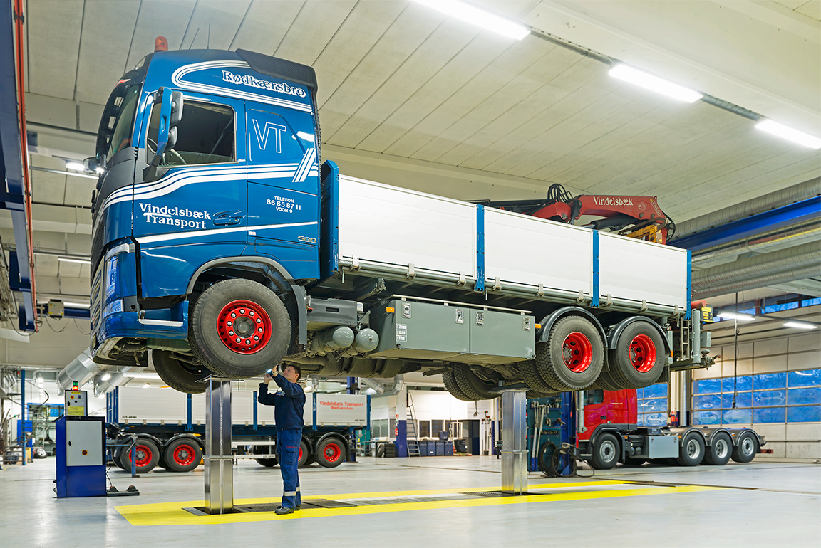 丹麦AC重型地藏油缸举升机