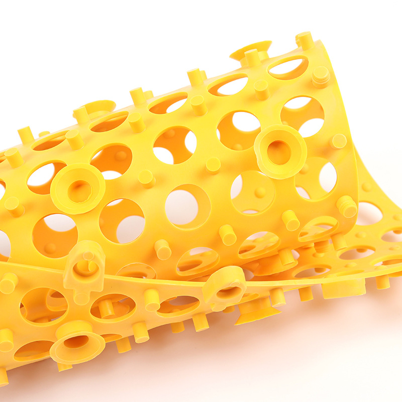 Non-slip splicing floor mat with sucker