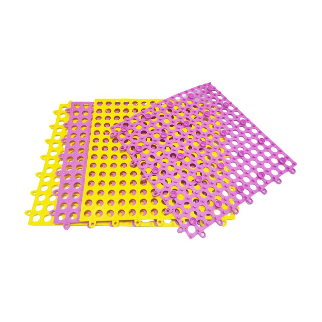 Non-slip splicing floor mat with sucker