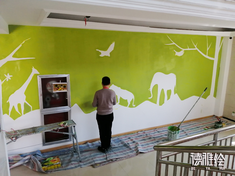 ▲幼儿园室内彩绘 |给孩子一个童画般的童年 | 青岛远洋风景幼儿园室内彩绘 | 森林动物手绘墙