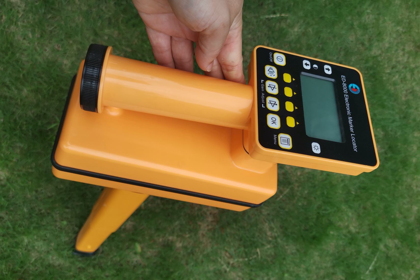 Ed-8000 underground electronic marker locator