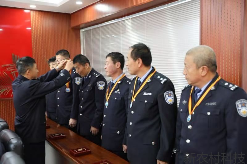 敦化森林公安局举办  “从警30年授勋”仪式