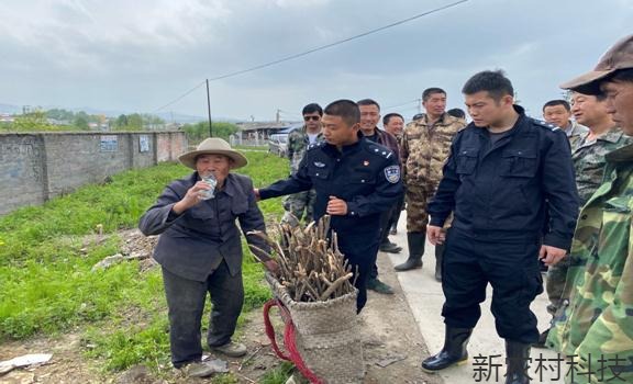露水河森林公安分局  成功搜救两名山中走失人员