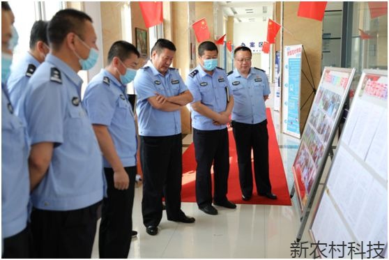 警营书画展 共抒爱党情