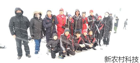 长白县少儿体校参加越野滑雪锦标赛