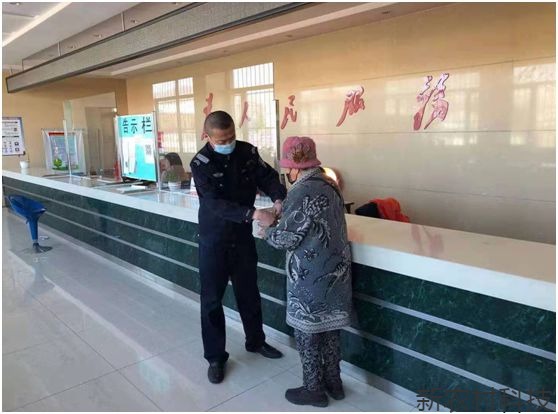 工资卡两月未取 余额是零咋回事  民警带你了解...