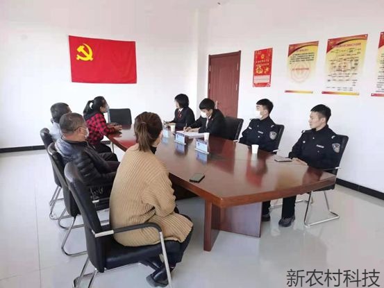 ​法律咨询进社区 普法为民暖人心