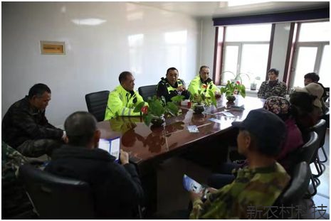 助力春耕生产 交警宣传先行