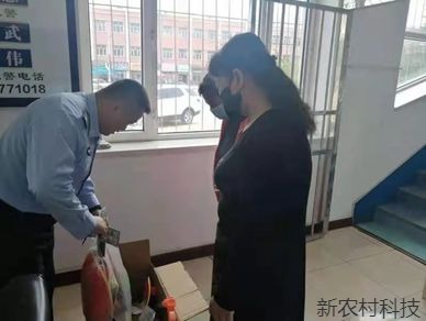 店铺门前玩具丢失 民警追踪物归原主