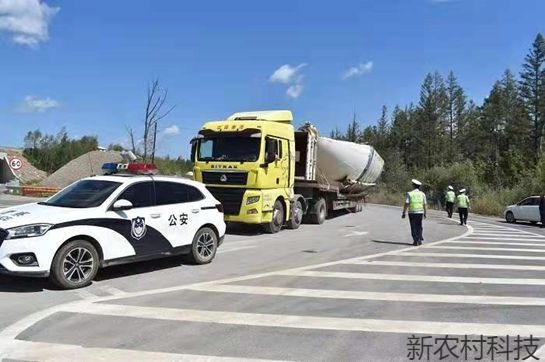 白河交警助力商砼企业搬迁