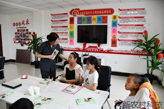 党员法官进社区  引导未成年人知法懂法
