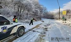 敦化森警应对冰雪  确保林区通行安全