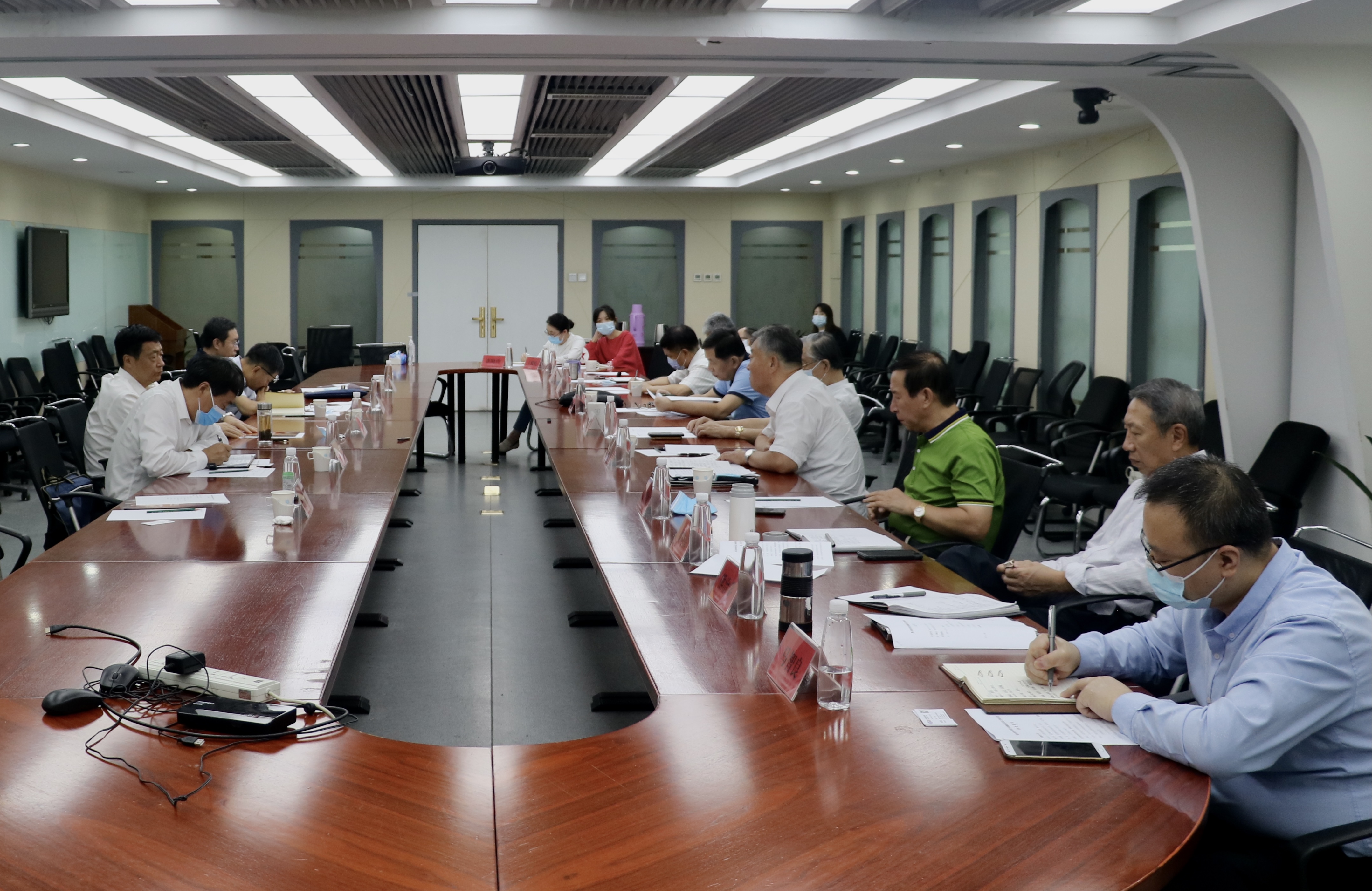 新疆生产建设兵团副司令员鲁旭平一行到访