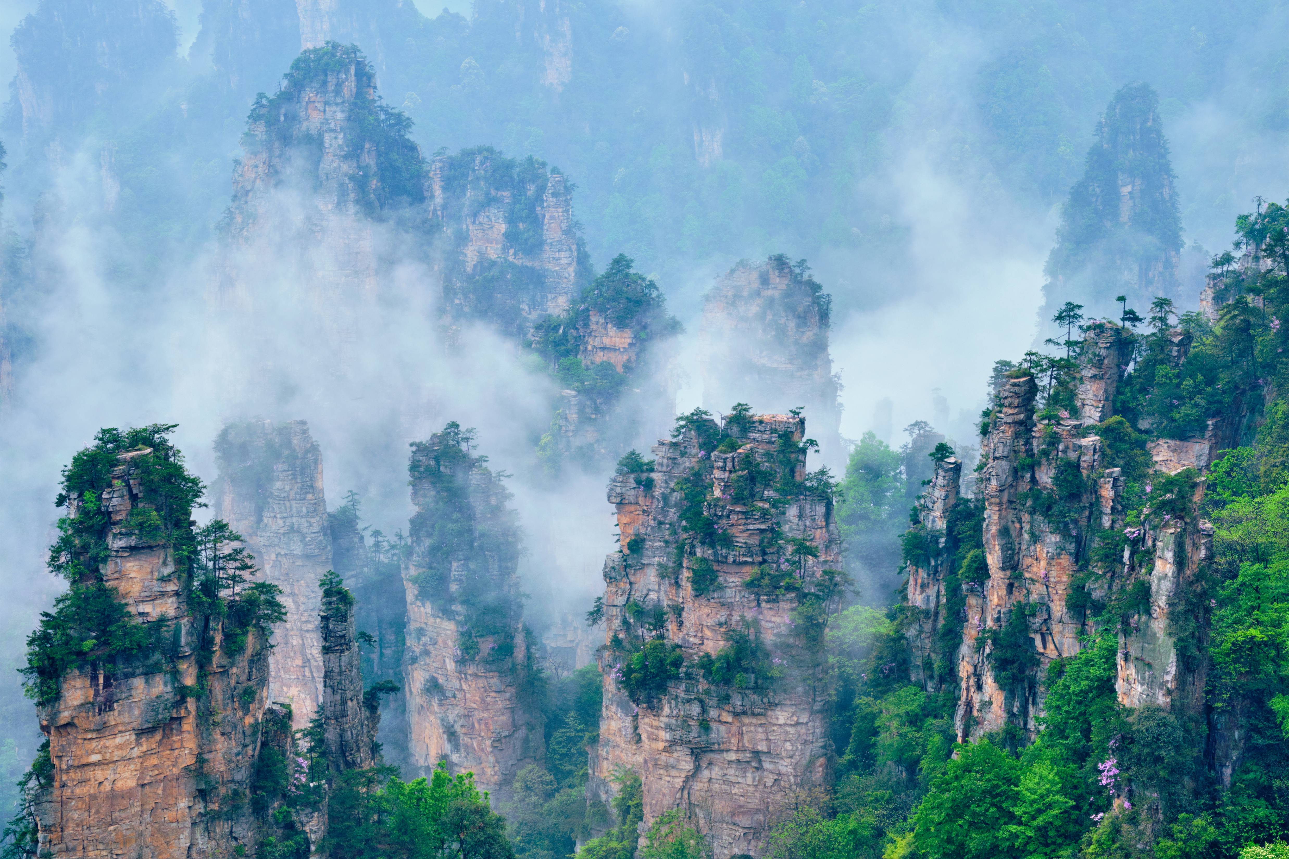 图网_300147381_中国著名的旅游景点张家界石柱崖山雾云中,湖南武陵源,中国张家界山脉,中国(非企业商用)(1)