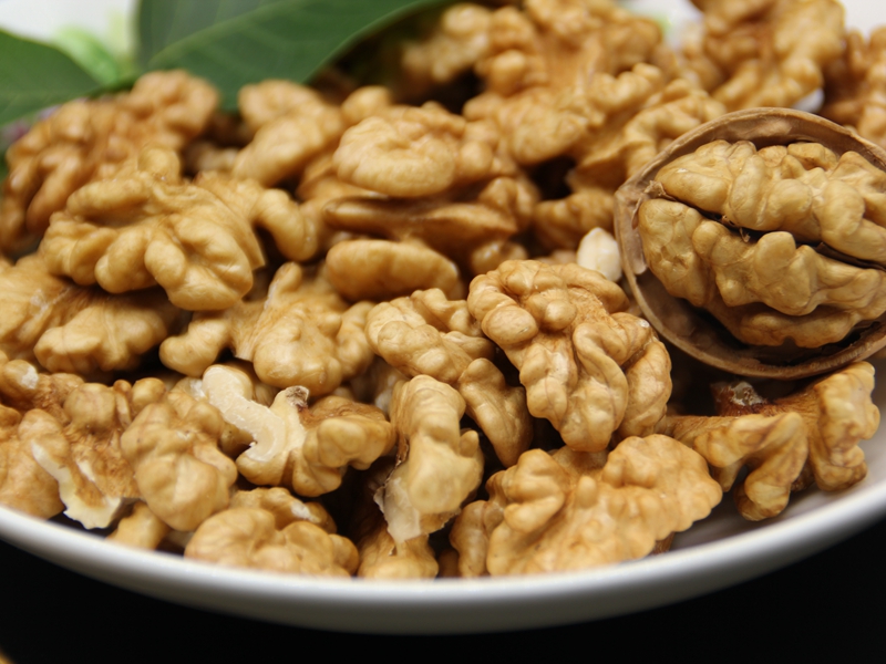 Walnut kernels