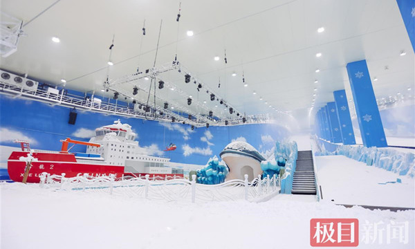 步入香城滑雪馆，宛若置身梦幻般的冰雪王国