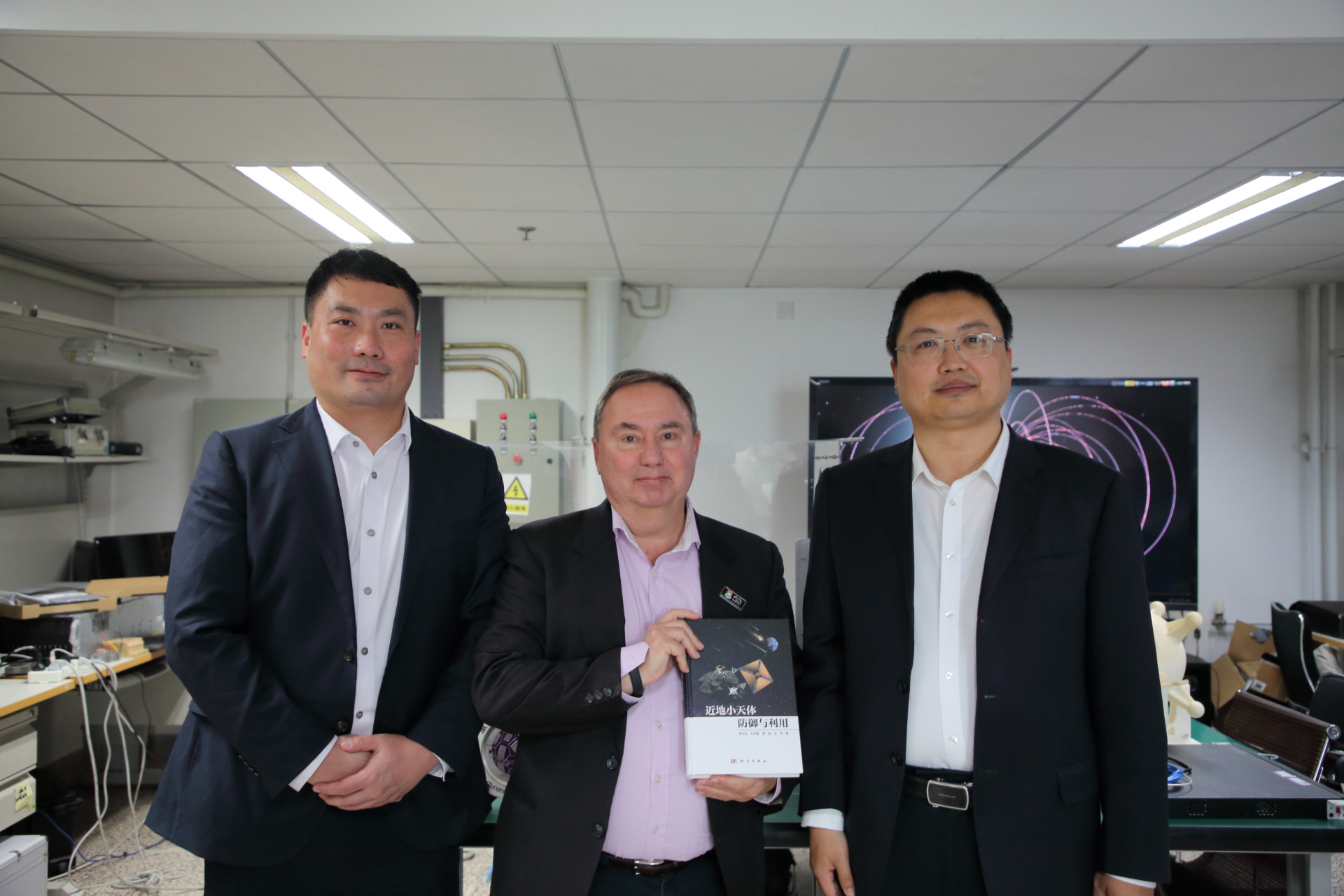 The delegation from Laboratory for Space Research (LSR) at Hong Kong University visited the DSSL Lab