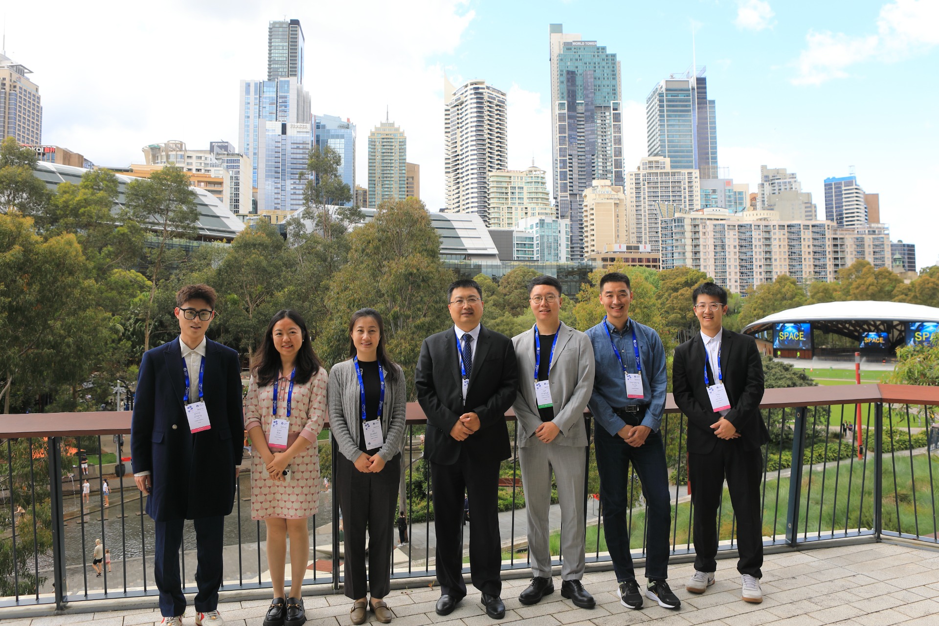 17609608723725196f28e2095df89bd9793bb4bfdf2d7