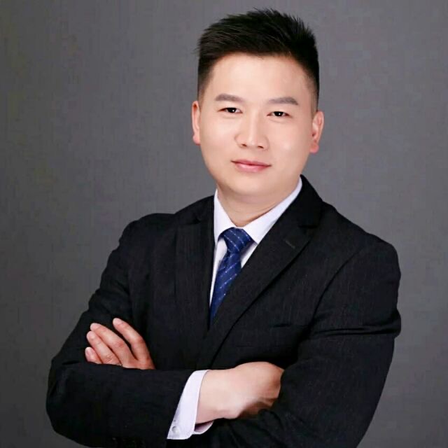 专业擅长领域： 投资借贷担保、公司法律事务（公司设立、股权交易、并购重组、改制、劳资关系、债务清偿、强制解散、清算等），经济合同，同时在房地产及建设工程法律事务等领域也有深入的研究。