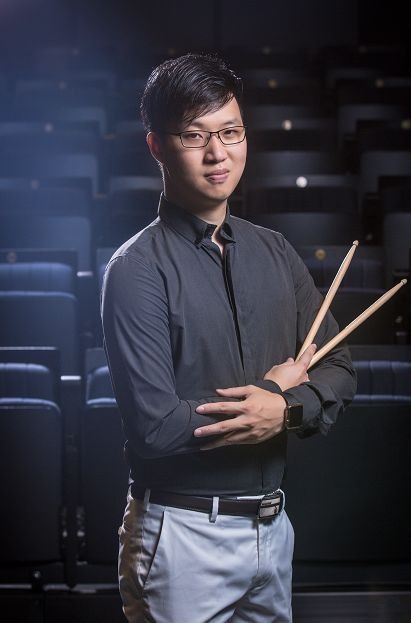 毕业于上海音乐学院。曾驻场于RT爵士、 老码头1号会所、Seven Pub等。 现任上海戏剧学院打击乐老师。
