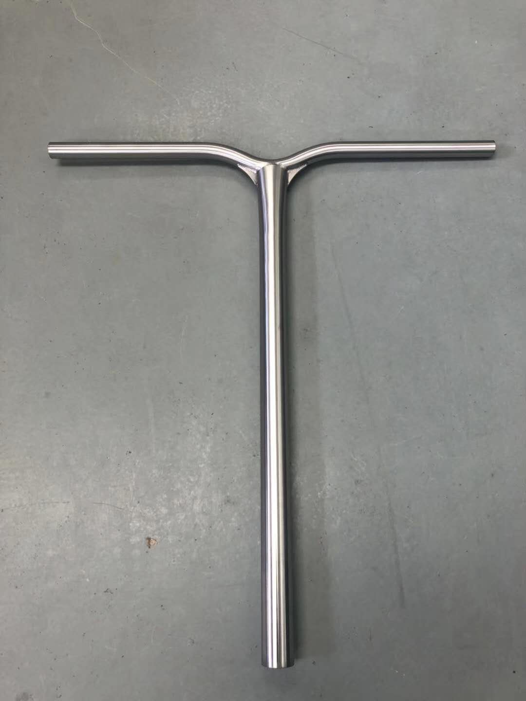 Titanium pipes were used on the production of HANDLEBARS