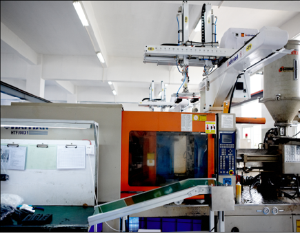 Automatic Injection molding