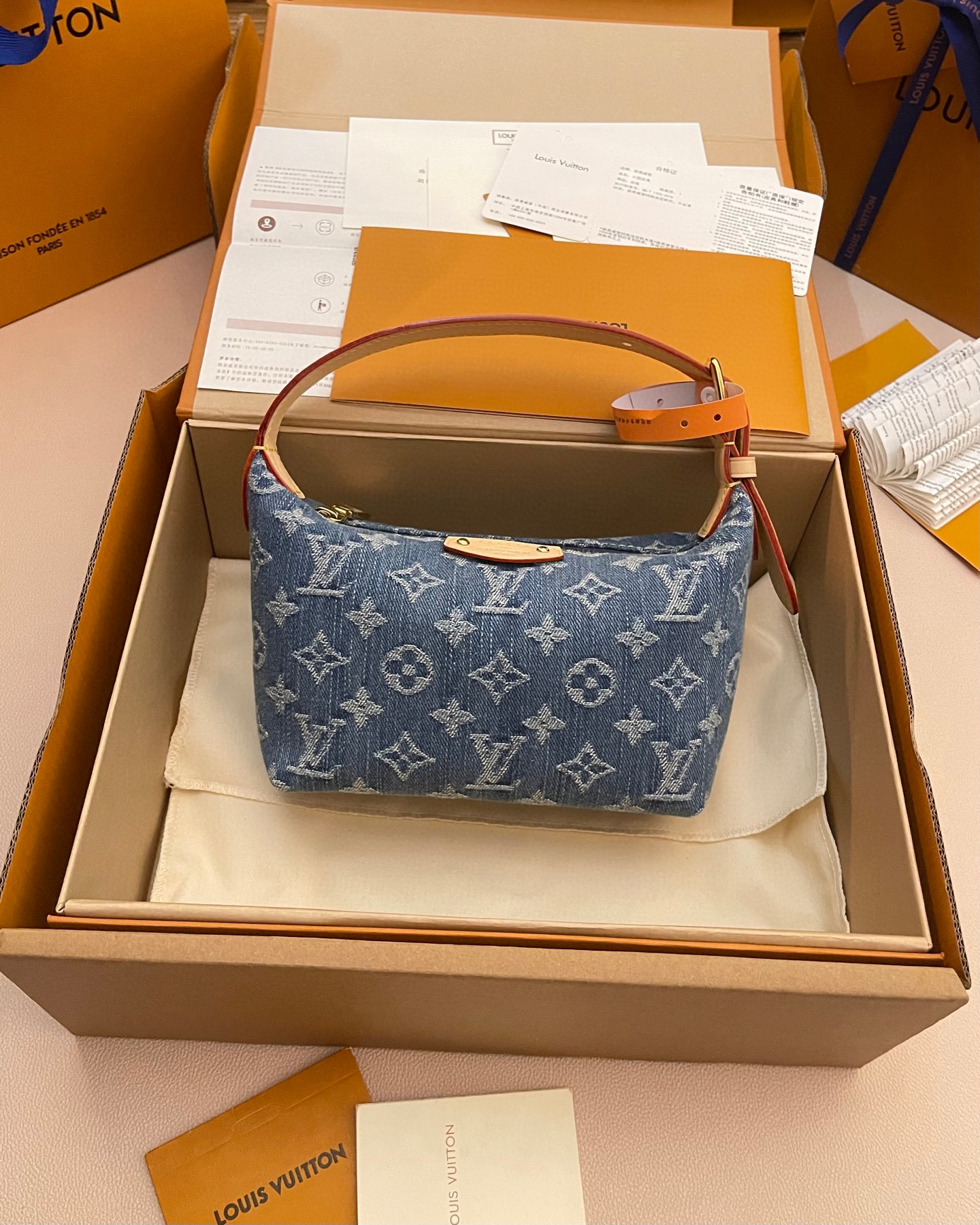 VIP特级手工品 HILLS POCHETTE 手拿包 M82949