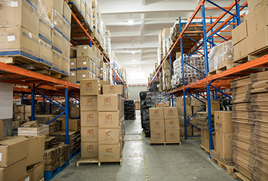 入庫需要負責點清貨品數量，指導裝卸人員將貨品卸到制定位置，簽收單據，開具存儲證明單據，對不同區域的貨物打上不同的標示卡，這都是貨物進倉時需要做的方面。