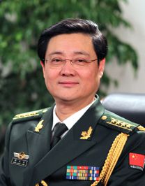 张长东从军40多年，在武警上海指挥学校先后担任政委、校长。2010年，张长东作为武警上海市总队副政委，担任上海世博会武警前进指挥所总指挥，在一线奋战了200多天。他率领驻守园区的数千名武警官兵，做足预案，通过各种人防、技防、物防措施，与公安、安保等部门团结奋战，经受住了特大客流及各种突发事情的考验，他也因此荣立了二等功。张长东还结合这段世博会一线指挥经历，在作为十一届市政协委员时，递交提案，建议运用无线数字电视广播传播技术，构建预警指挥信息系统，及时处置城市突发事件，为城市安全管理贡献出自己的智慧。