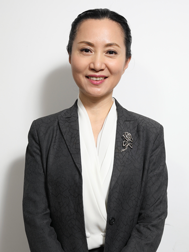       上海市百将公益基金会执行秘书长，丝绸之路国际总商会副秘书长兼上海代表处首席代表，主要负责总商会商业营运中心工作。
　　丝绸之路国际总商会是世界上首个以“丝绸之路”命名的、以“一带一路”各国国家级商协会为主体的国际商协会联盟组织。目前，总商会拥有82个国家的218个团体成员，22个国家的65个城市加入总商会发起成立的丝绸之路友好城市协作体。总商会已成为政府与企业间沟通的桥梁和纽带，商会与会员之间务实合作的平台，通过人文交流促进经贸合作、参与全球经济治理、助推“一带一路”建设行稳致远。
总商会先后主办了包括4届丝绸之路工商领导人峰会在内的10场重大国际会议，组织了30余次出访、路演等国际交流活动，与20多位“一带一路”国家元首、政府首脑会见。
