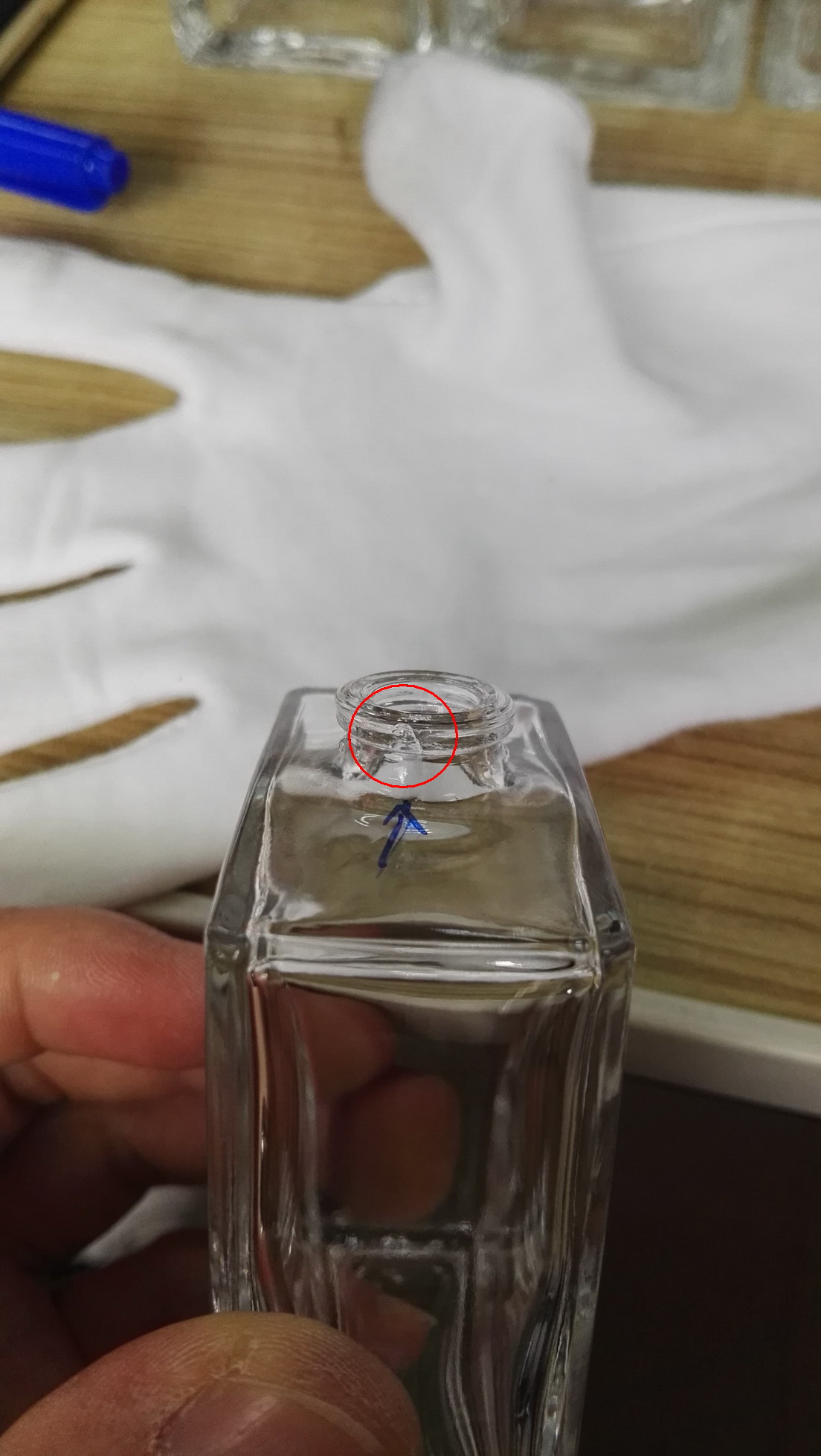 glass bottle mouth crack broken picture (3)