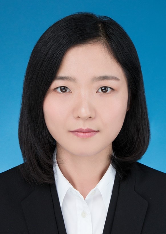 教育背景:
<br>法学硕士学位<br>
<br>执业资质：
<br>中国律师、注册会计师<br>
<br>主要项目经验:
<br>负责并参与同方堂(839645 )、闵龙股份(872077 )、
拓新药业(831508 )、深圳市科荣软件股份有限公司等多家公司新三板挂牌、拟IPO证券项目。