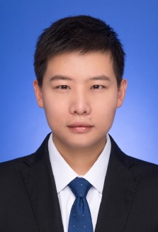 教育背景：<br>
上海交通大学法律硕士、副教授级高级会计师
<br><br>执业资质:<br>
律师、注册会计师、注册税务师
持有中国保荐代表人、香港保荐人代表资格
<br><br>执业经历：<br>
钟黎峰律师具有10多年资本市场、税务筹划、家族信托及家族财富管理执业经验：
<br>曾在国内最佳IPO/上市公司审计机构一天健会计师事务所执业多年，从事国内IPO审计和税务 筹划；
<br>在国内某券商的投资银行部担任执行董事，从事资本市场（上市、发债）业务；
随后在上海市十佳律师事务所一上海市海华永泰律师事务所担任合伙人，从事资本市场及税务筹 划业务；
<br>现钟黎峰律师同时担任启赋税务师事务所及启赋律师事务所合伙人，除从事证券、金融业务外， 主要从事企业境内外架构搭建、并购重组税务筹划以及高净值人群的税务风险防范及应对、资产配置 及优化、家族信托与家族财富管理业务。
<br><br>专业研究：<br>
钟黎峰律师曾参加2018年北京、上海、广州三地律师协会与上海交大联合举办的个税修订硏讨 会并作主旨发言；
曾多次作为上海律师学院师资为上海市律师做税务领域专题讲座；
应多地金融办或政府邀请，为当地企业家做有关上市、税务方面的宣讲；
应部分私人银行、保险公司邀请，为其所属高净值客户提供专业税务筹划、资产配置及财富管理 讲座。
<br><br>社会兼职：<br>
现担任中国法学会财税法学研究会理事、松江区委、区政府法律顾问