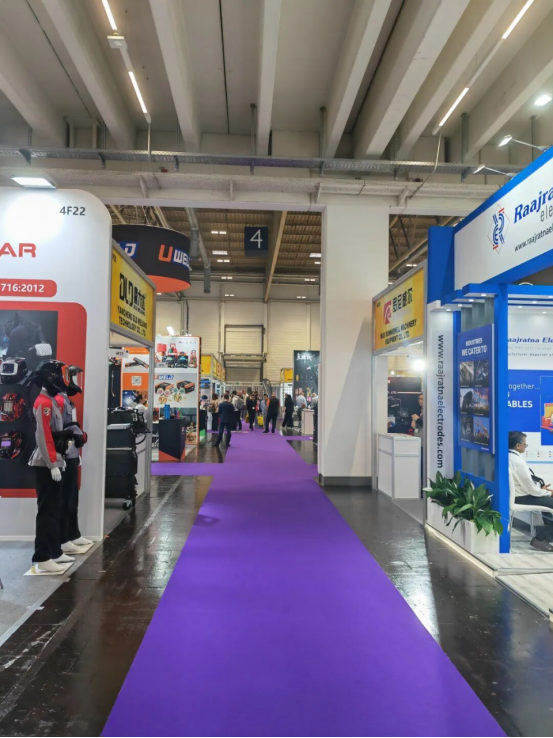 d2aa2d56-f2d8-40ff-971e-a5cba2590c08