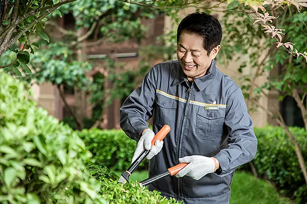 物业整体 运维服务
安全守护 协助管理
