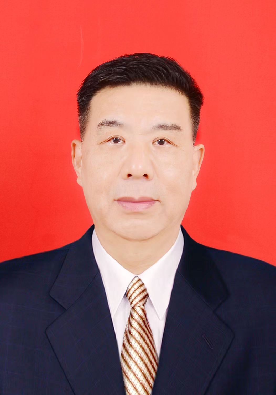 任甲亮毕业于山西医科大学，公立医院从事内科临床三十余年，担任内科主任，任职院长多年。
内科主任
擅长内科常见症多发病的治疗及内科急重症的处理，尤其心脑血管及老年。兼通中医，在中西结合诊疗疑难杂症颇具经验。
