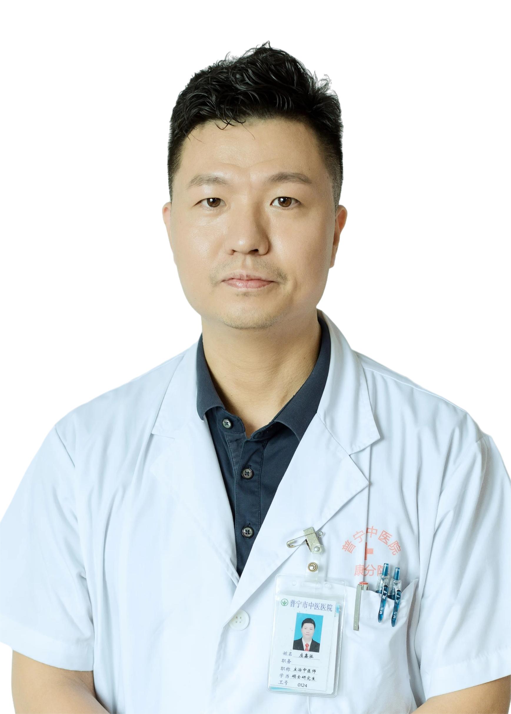 普宁市中医院康民分院骨外科医务组长，主治中医师，广州中医药大学中西医结合临床硕士，研究生毕业于广州军区广州总医院。从事骨伤科临床工作多年，对创伤骨科的救治有丰富的临床经验，擅于运用中西医结合方法治疗各种骨伤科疾病，对于四肢骨折、骨关节损伤、颈腰椎疾病等有独到疗效。