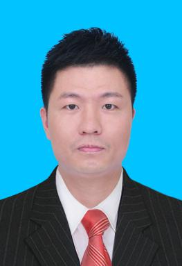 普宁市中医院康民分院骨外科医务组长，主治中医师，广州中医药大学中西医结合临床硕士，研究生毕业于广州军区广州总医院。从事骨伤科临床工作多年，对创伤骨科的救治有丰富的临床经验，擅于运用中西医结合方法治疗各种骨伤科疾病，对于四肢骨折、骨关节损伤、颈腰椎疾病等有独到疗效。