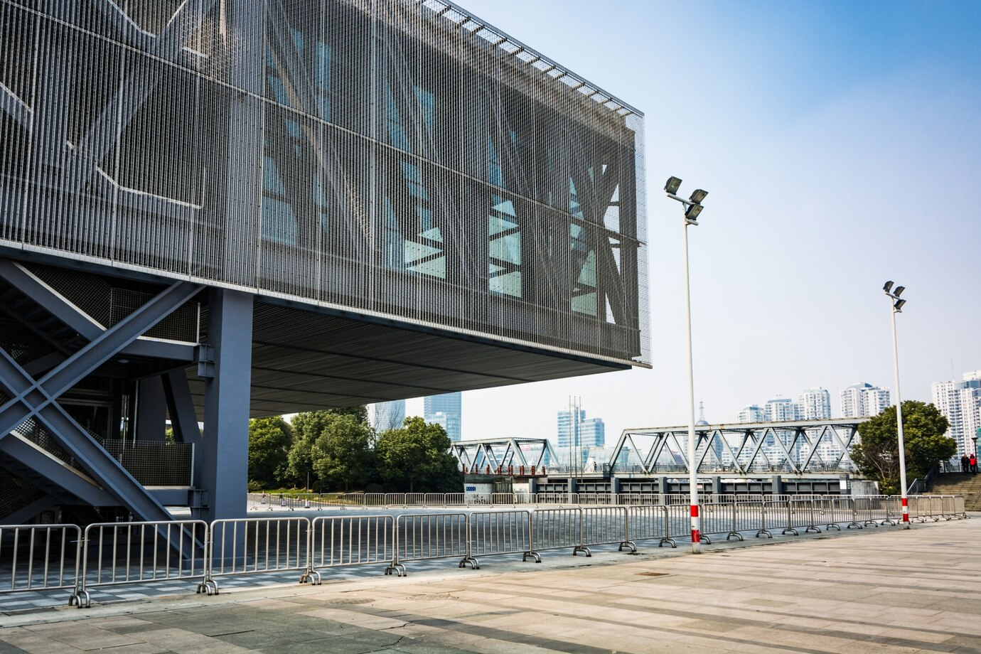 empty-floor-front-modern-building_1127-2888